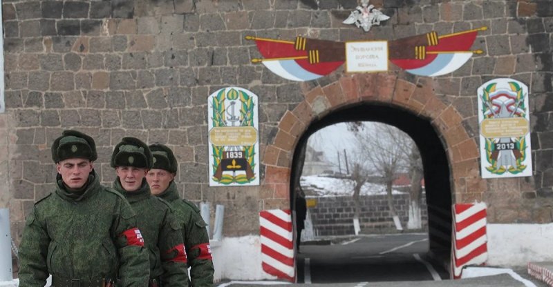 Вопрос нахождения 102-й базы в Армении стал предметом геополитического торга
