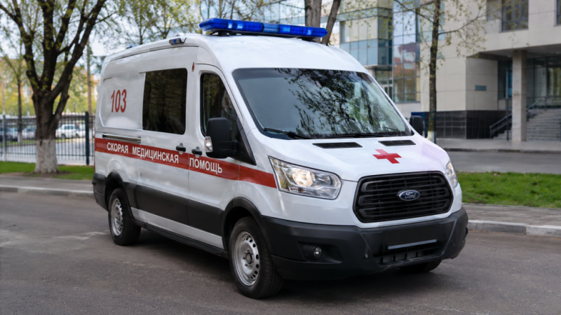 Россиянин выжил после падения с 14-го этажа на припаркованный автомобиль