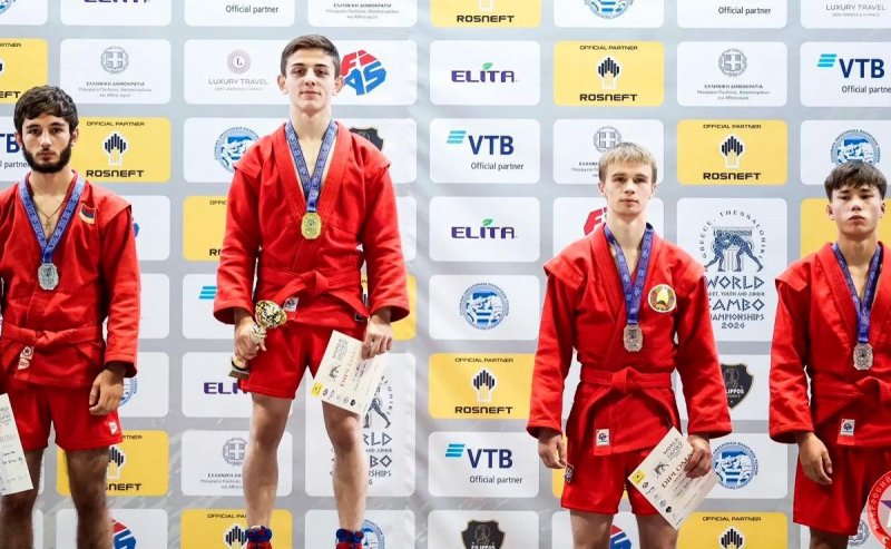 АДЫГЕЯ. Глава Адыгеи Мурат Кумпилов поздравил спортсмена Алия Цея с победой в Молодежном первенстве мира по самбо в Греции