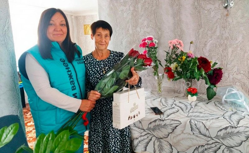 АСТРАХАНЬ. «Ее жизнь – пример истинного служения людям»: Депутат Думы Астраханской области Валентина Антипова поздравила бывшую главу Новогеоргиевского сельсовета с 80‑летием