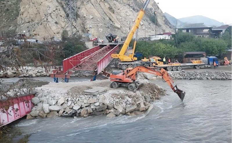 ДАГЕСТАН. Красный мост в Дагестане рухнул после сброса воды с ГЭС: 100 тысяч человек остались без короткой дороги