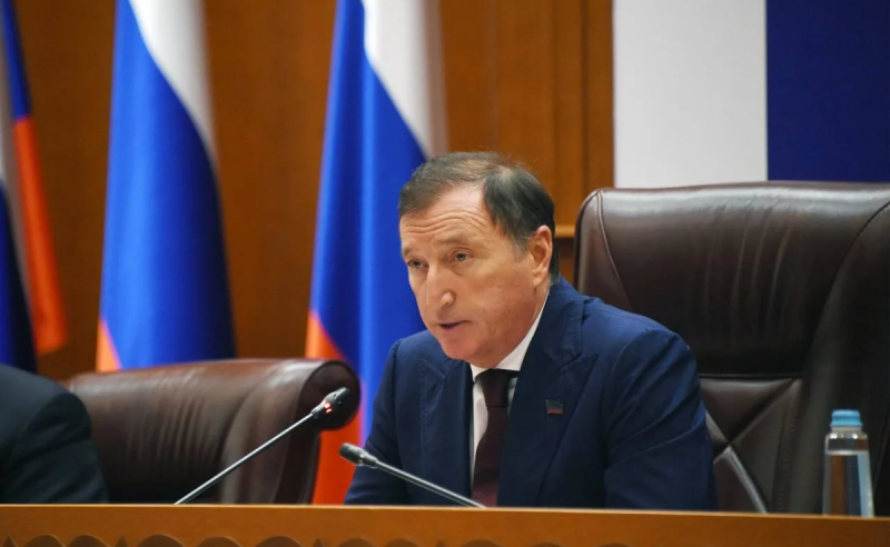 ДАГЕСТАН. Спикер Народного Собрания Дагестана Заур Аскендеров предложил разработать госпрограмму помощи детям с особенностями здоровья и сиротам и расширить участие волонтеров в социальных проектах