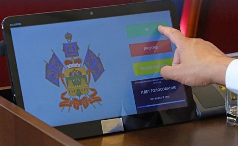 КРАСНОДАР. Юрий Бурлачко анонсировал ключевые вопросы предстоящей сессии ЗСК