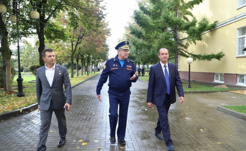КРАСНОДАР. Юрий Бурлачко оценил уровень подготовки кадетов в Краснодарском президентском училище