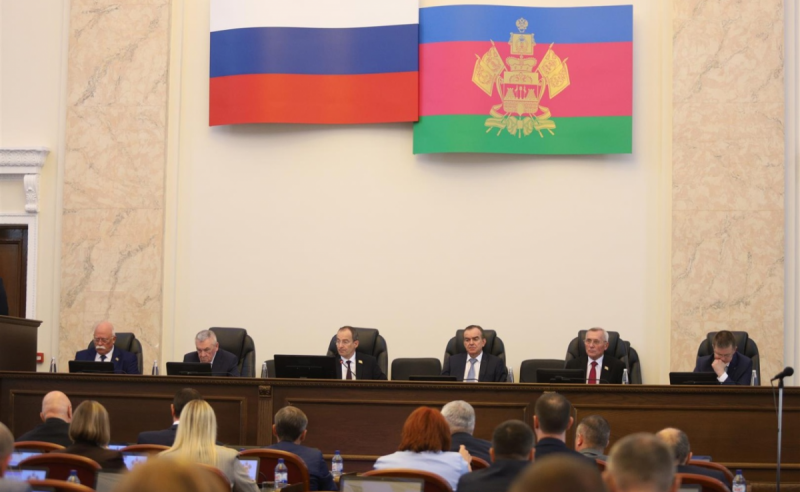 КРАСНОДАР. На сессии ЗСК кубанские депутаты рассмотрели дополнительные меры поддержки участников СВО