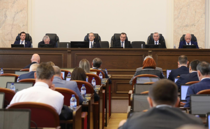 КРАСНОДАР. Парламентарии проанализировали ход исполнения законодательства о торговой деятельности