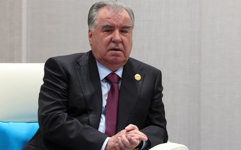 Президенты Азербайджана и Таджикистана провели встречу в Баку