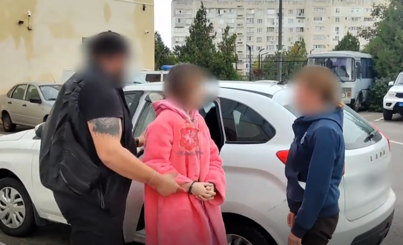 СЕВАСТОПОЛЬ. Из жертвы в соучастники: петербурженка по указке мошенников распилила сейф с 6 миллионами в Севастополе