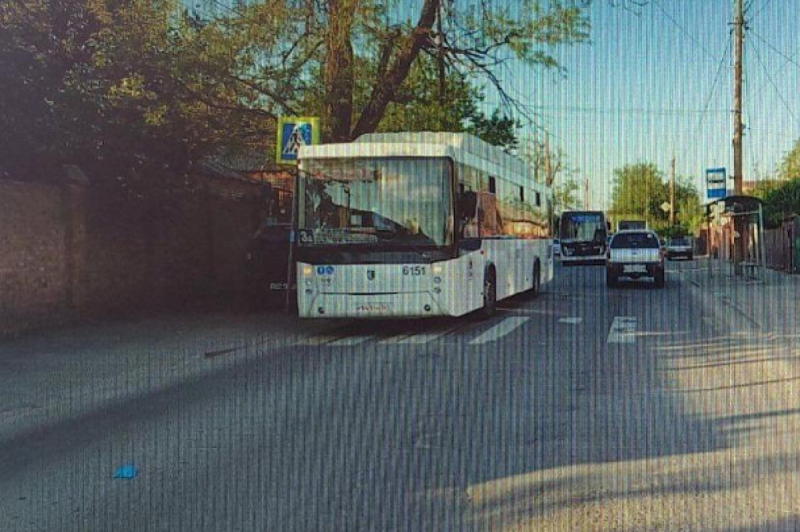 РОСТОВ. Автобус сбил ростовчанку в наушниках